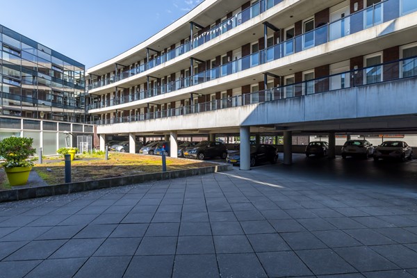 Foto - Te koop: In een fraai, modern wooncomplex "Heiderveste", midden in het hart van Heerlerheide, op loopafstand van een winkelcentrum; ligt dit ruime, luxe appartement op de 1e verdieping (2e woonlaag).
